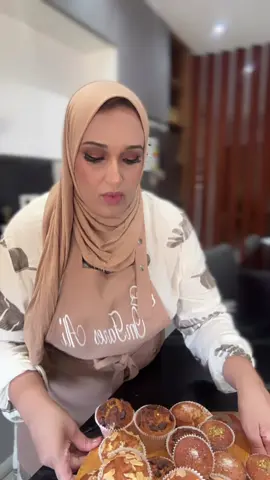 #LIVEIncentiveProgram #LIVEStory #PaidPartnership   2بيض/كاس الا ربع سكر/م ك فانيلا/م  ك مربى المشمش أو عسل/كاس حليب كاس زيت/كاسين ونص فرينه/كيس  و نصف خميره كيميائيه /م ك خل أبيض/ديروا كيسات صغار كما تاع برا تخرجلكم كمية كبيره 
