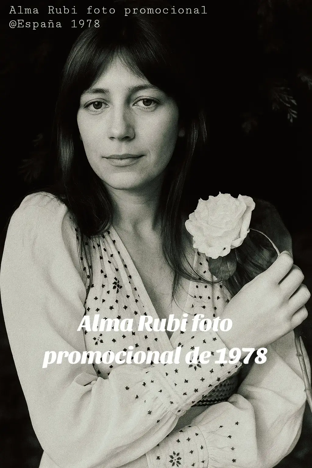 En 1977, en plena efervescencia cultural del Cono Sur, apareció una voz que marcaría un antes y un después en la música popular: Alma Rubí, cantante argentina que se convirtió en una de las pioneras en llevar los ritmos tropicales a escenarios poco acostumbrados a ellos, como Argentina, Uruguay y Brasil. Su tema más recordado, “El delicioso”, rompió esquemas al fusionar la sensualidad de la cumbia y el bolero tropical con arreglos que coqueteaban con el tango y la balada. Aquella mezcla resultó demasiado atrevida para el contexto político y social de la época: la canción fue censurada en emisoras y sus presentaciones sufrieron fuertes presiones de sectores conservadores que consideraban su estilo un desafío al orden moral. Lejos de rendirse, Alma Rubí expandió su arte hacia circuitos alternativos, donde se convirtió en un símbolo de resistencia musical y femenina. Su capacidad para unir la melancolía del tango con la alegría de los ritmos caribeños la volvió una artista única y controvertida. El exilio marcó el último tramo de su vida: tras años de marginación en su propio país, encontró refugio en Colombia, donde fue recibida con entusiasmo por la escena tropical y desde donde siguió creando hasta sus últimos días. Alma Rubí falleció en 2006, dejando tras de sí una leyenda discreta pero imborrable: la de una mujer que se atrevió a cantar lo prohibido y a mezclar mundos que pocos se atrevían a unir. #lanuevaolared​ #almarubi​ #argentina​