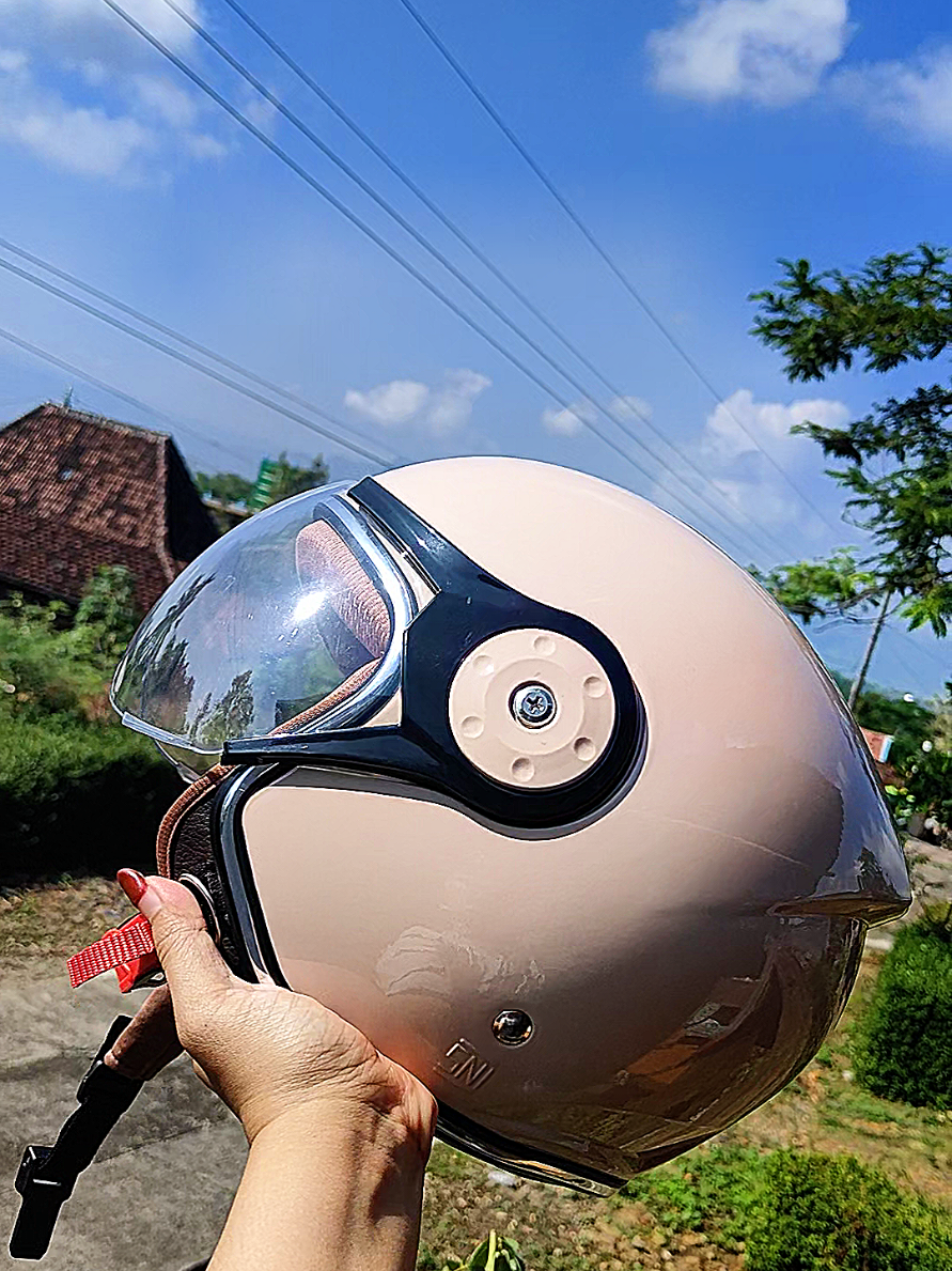 Promo Helm sekeren nih cowo cewe bisa pakai buruan d beli #helm #helminkcentro #helmmurah #helmbogo #helmsni 