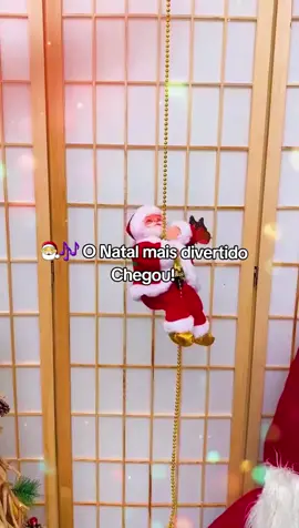 O enfeite que está encantando neste Natal: Papai Noel escalando! Imagina ele roubando a cena na sua árvore ou parede ✨ Corre que é sucesso garantido! Me chama que te passo o link 