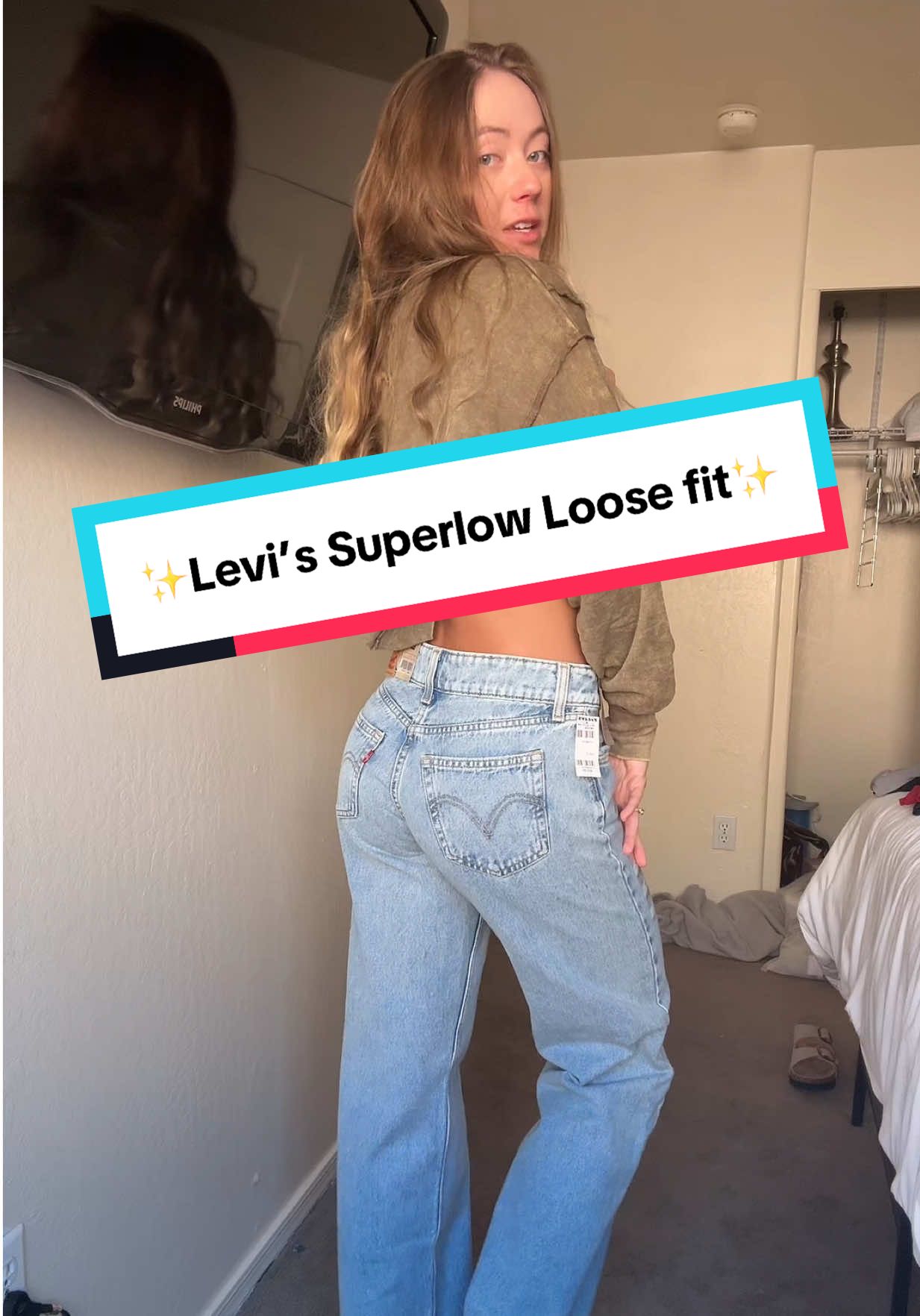 Classic Levi’s Superlow Loose fit with a relaxed vibe effortlessly cool, comfy, and perfect for everyday wear. #LevisStyle #EffortlessCool #LooseFitJeans #EverydayDenim #FallWardrobe