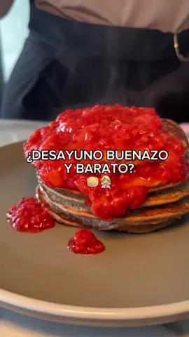 Quién dijo que comer sano es caro? 👩🏼‍⚕️ - 1 plátano  - 50g de fresa  - 50 gramos de avena  - 3 huevos  - Canela al gusto  ¡Licúa todo, cocina en en sartén antiadherente y listo, disfruta! 😉🩷 #nutricionista #desayunosaludable #nutricion #fyp #limaperu🇵🇪 