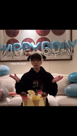 He had to make sure we knew it wasn’t him😭😭 #seungmin #straykids #skz #seungminday #stay 