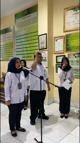 Senin, 23 September 2025 Dilaksanakan Apel Pagi yang dipimpin oleh Hakim Pengadilan Negeri Ambon Ibu Ulfa Rery, S.H. sebagai Pembina dan Bapak Notjie Leasa sebagai komandan Apel Pagi Apel Pagi diikuti oleh Para Hakim, ASN, dan PPNPN Pengadilan Negeri / HI / Tipikor / Perikanan Ambon Kelas 1A. Jika Anda memiliki pertanyaan seputar pelayanan pada Pengadilan Negeri Ambon Kelas 1A, silahkan menghubungi kami melalui direct massage atau bisa mengirimkan email ke pnambonpengadilan@yahoo.co.id. Kami menyambut Anda untuk berpartisipasi dalam peningkatan kualitas pelayanan dengan mengisi survei pelayanana pada http://esurvey.badilum.mahkamahagung.go.id/pengadilan/099706 Stop gratifikasi dengan tidak menghubungi ataupun memberikan apapun kepada seluruh aparatur pada Pengadilan Negeri Ambon Kelas 1A. @humasmahkamahagung @ditjenbadilum @bawas.mari @infoptambon @rbkunwas #pnambon #pengadilannegeriambon #berakhlak #banggamelayanibangsa #pnambonjaya 