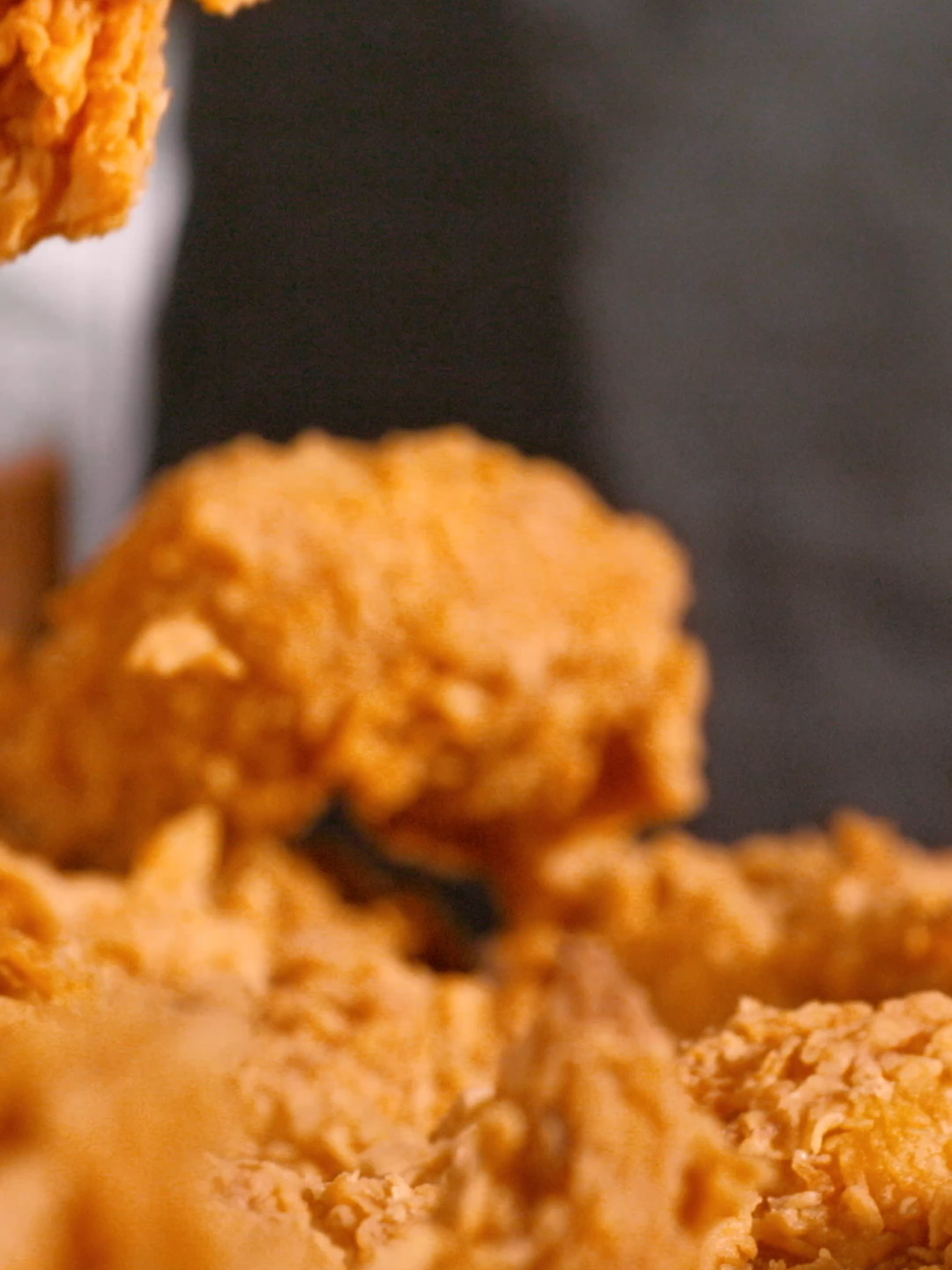 🔥 ¡Ya casi llega el mmmMartes de Popeyes! 🔥 Disfruta 6 piezas de nuestro pollo crujiente y jugoso por solo S/29.90 🤩🍗 No te quedes con las ganas. Pídelo en tiendas, web y call center solo los martes. #MartesDePopeyes #PopeyesPerú Imágenes referenciales.