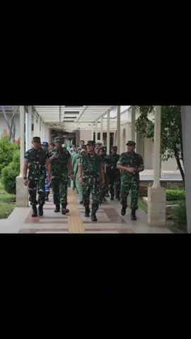 CIMAHI | Dandim 0609/Cimahi mengikuti Kegiatan Bakti Sosial Kesehatan bersama Mayjen TNI Kosasih, S.E. (Pangdam III/Slw) dalam Rangka Memperingati HUT Ke-80 TNI Ta. 2025 Bertempat di Rumah Sakit TK II Dustira Cimahi Jl. Dustira No. 1 Kel. Baros Kec. Cimahi Tengah Kota Cimahi. Minggu (21/9/25) Mayjen TNI Kosasih, S.E. (Pangdam III/Slw) beserta rombongan melaksanakan video conference (Vicon) Bakti Kesehatan bersama Panglima TNI yang terpusat di Monas Jakarta, serta diikuti oleh seluruh satuan jajaran TNI baik di tingkat pusat maupun yang tersebar di berbagai daerah. 