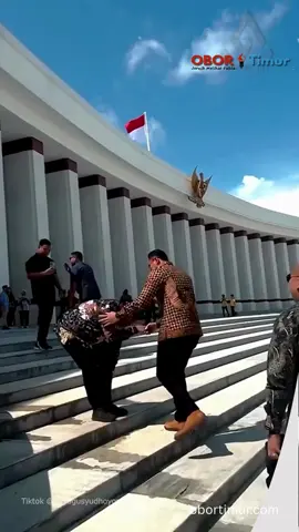 #ahy  #IKN  ##viral  #fypage  #fypシ゚  AHY: IKN Siap Jadi Ibu Kota Politik pada 2028 Menteri Koordinator Bidang Infrastruktur dan Pembangunan Kewilayahan, Agus Harimurti Yudhoyono (AHY), menegaskan komitmennya untuk terus mengawal pembangunan Ibu Kota Negara (IKN) di Penajam Paser Utara, Kalimantan Timur Ia menyampaikan bahwa pembangunan IKN sebagai ibu kota politik ditargetkan rampung pada tahun 2028, sejalan dengan amanat dalam Perpres Nomor 79 Tahun 2025 yang ditandatangani Presiden Prabowo. AHY menekankan pentingnya penyelesaian kawasan eksekutif, legislatif, dan yudikatif, yang akan menjadi fondasi utama IKN sebagai pusat pemerintahan baru. Pemerintah berkomitmen memastikan transisi ibu kota berjalan sesuai arah kebijakan nasional. ===================