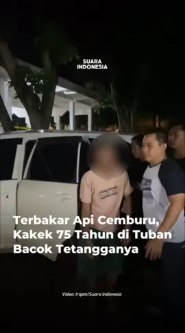Seorang kakek berinisial J (75), warga Desa Karangrejo, Kecamatan Bancar, Kabupaten Tuban, Jawa Timur ditangkap polisi usai m*mb*c*k, W (77).  Peristiwa tragis tersebut terjadi pada Senin (22/9/2025) sekitar pukul 14.00 WIB. Saat itu, pelaku melihat korban pergi ke area ladang di desa setempat dan kemudian membuntuti. Saat bertemu, keduanya terlibat cekcok yang dipicu dugaan perselingkuhan. Pelaku terbakar api cemburu setelah diduga korban memiliki hubungan spesial dengan istrinya. Baca menarik lainnya di Suara Indonesia (klik tautan di bio @suaraindonesiatuban ) #suaraindonesia #tuban #kabupatentuban #polrestuban 