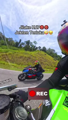 Kami slalu mnjadi mangsa keBULIan. Kami sedar kami motor purba.. @𝑴𝒆𝒕𝒕_𝑺𝒕𝒐𝒋𝒆𝒏 awat buat kami mcm ni haa…  #kawasaki #zx10r #bmw #k67 #gic  