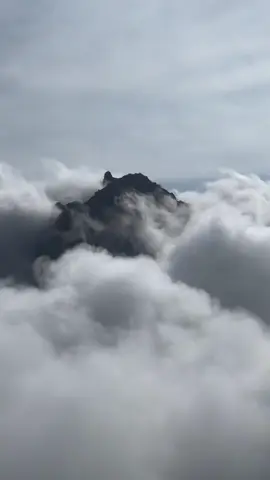 puncak sejati dari kejauhan❤️‍🔥😍 #gunungkelud #kelud1731mdpl #mtkelud1731mdpl #pendaki #pendakifomo 