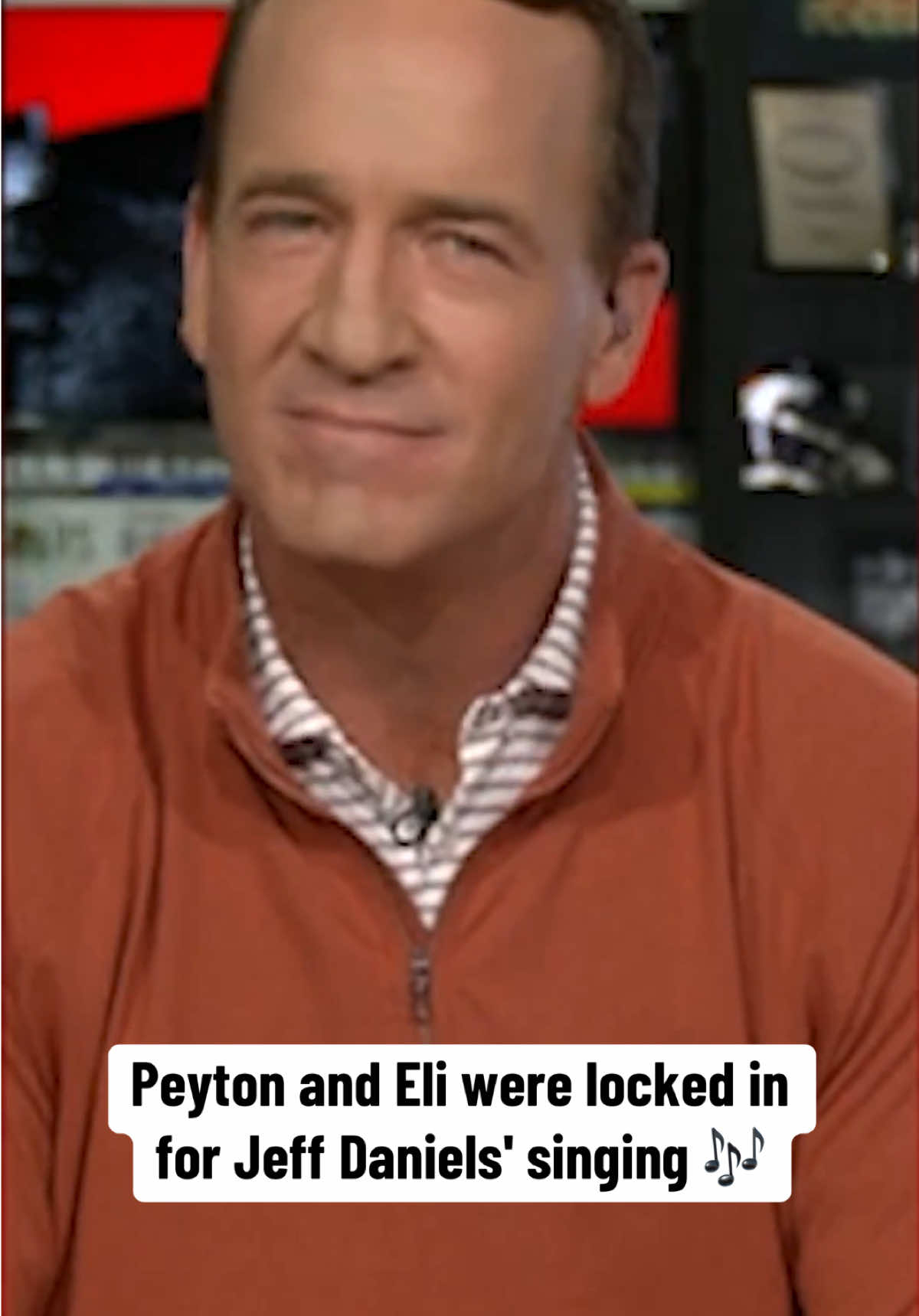 Jeff had the #guitar ready to go 🤞 #actor #music #dumbanddumber #nflonespn 