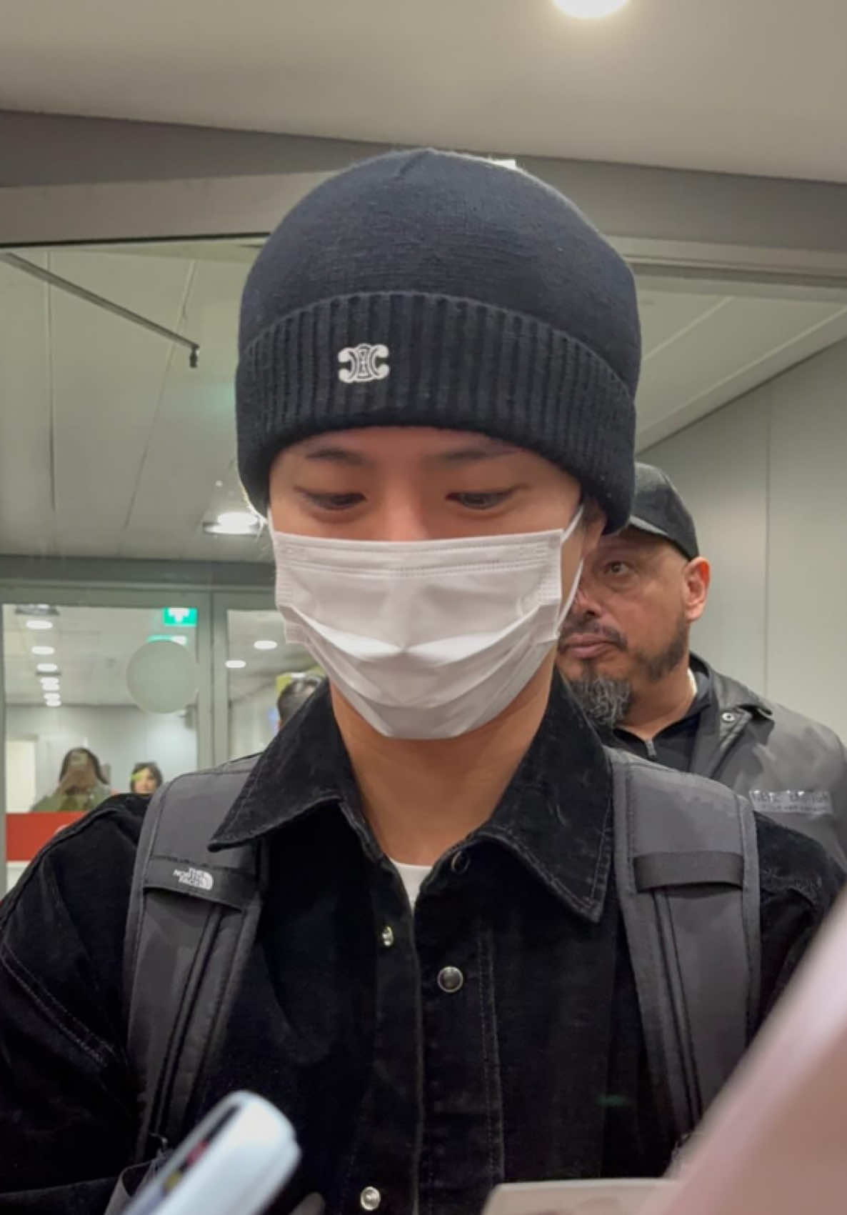 Park Bo Gum llega a Chile lindo 🇨🇱 🩷 #chile #peru #argentina #coreadelsur #teamo #aeropuerto #latinoamerica #bogummy #parkbogum #fanmeeting 
