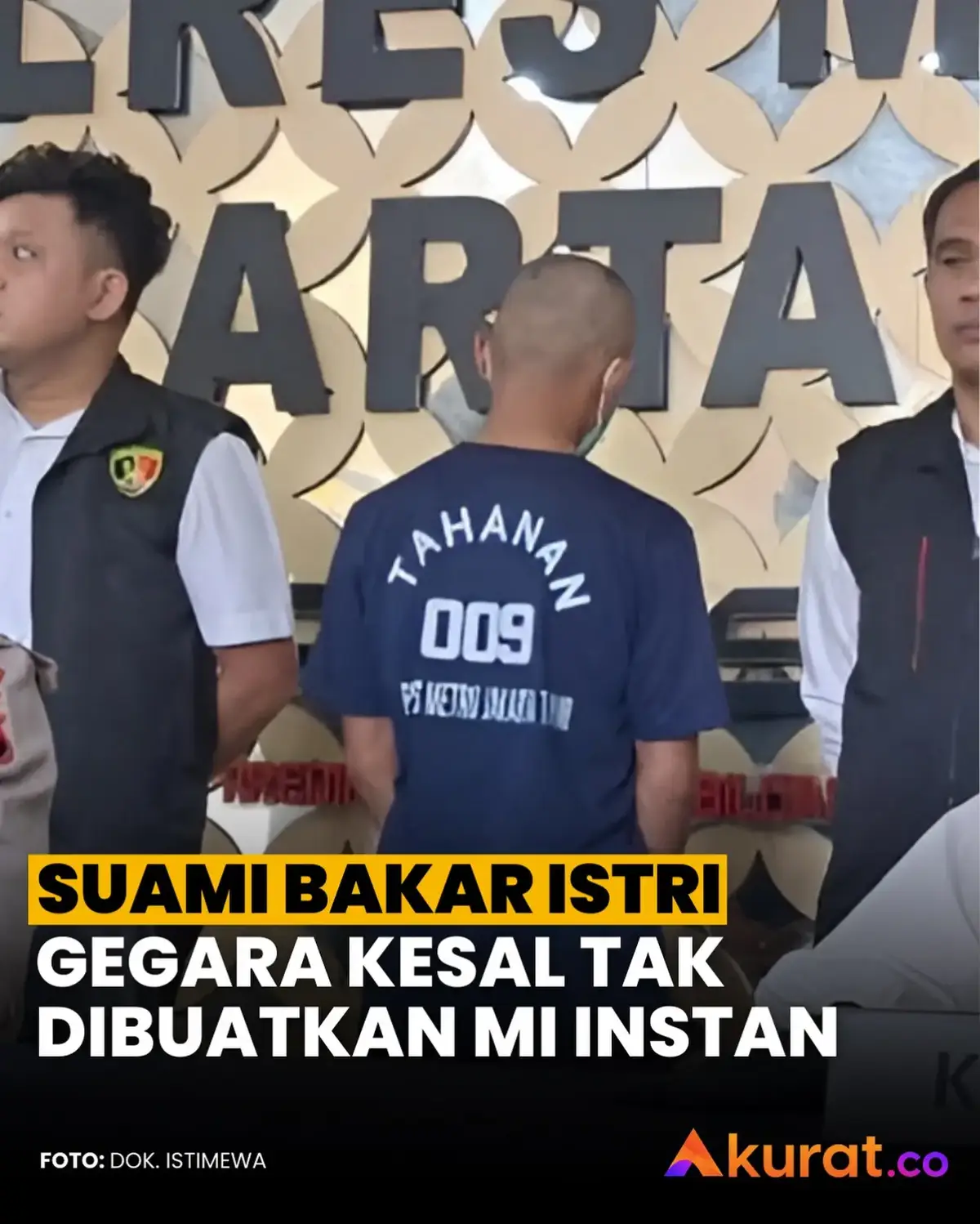 Polisi mengungkap motif pria berinisial MA (29) yang membakar istrinya, SN (33), beserta rumah kontrakan mereka di Cakung, Jakarta Timur. Kanit Unit Perlindungan Perempuan dan Anak (PPA) Polres Metro Jakarta Timur, AKP Sri Yatmini, menjelaskan peristiwa bermula saat pelaku meminta istrinya untuk membuatkan mi instan. Namun, korban justru asyik memainkan ponsel sehingga membuat MA marah. 