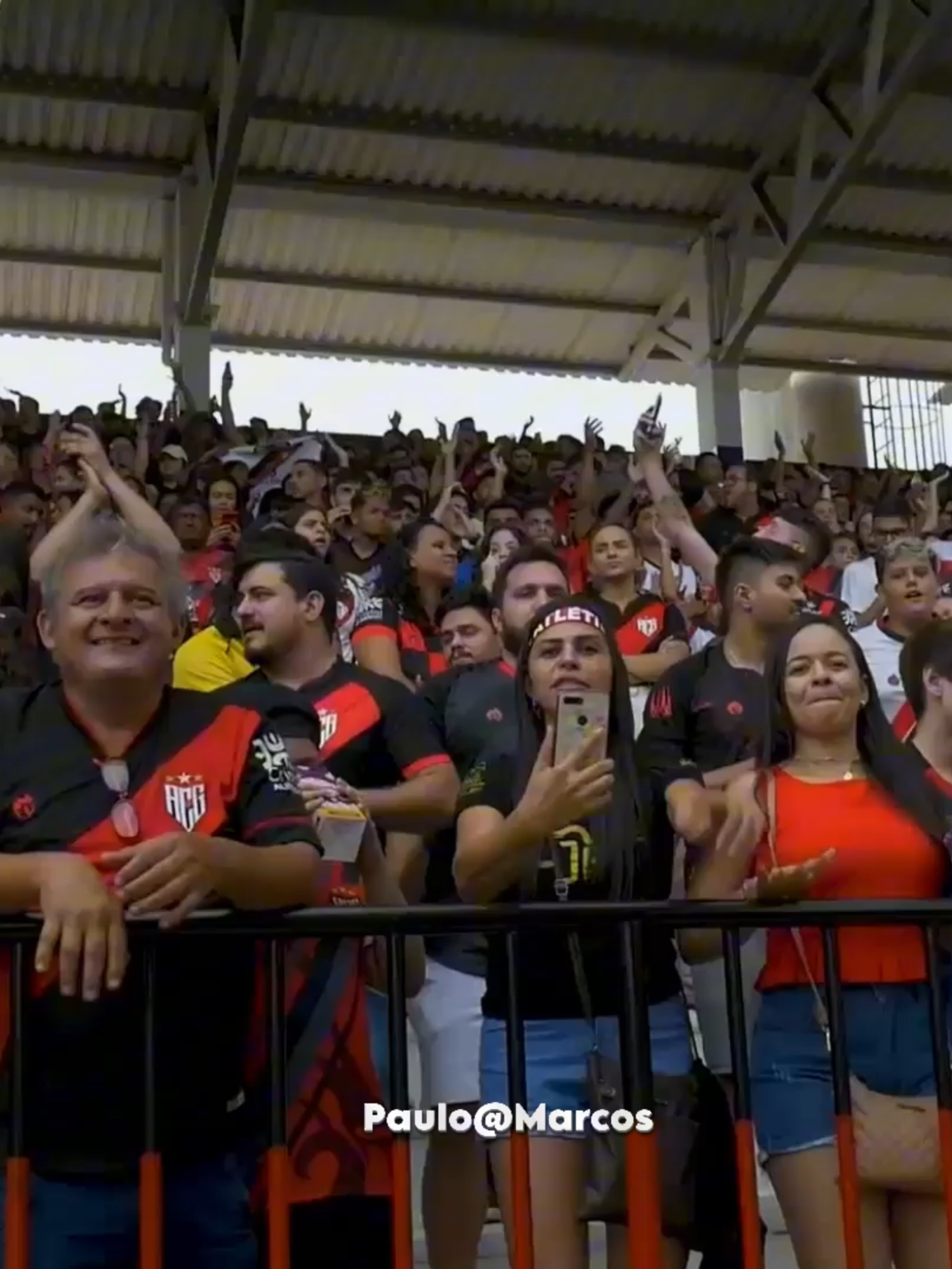 Cada momento com o nosso Atlético é uma lembrança que nunca vai se apagar. ❤️⚽ São histórias que marcam a alma, que arrepiam e que mostram a grandeza do Dragão! 🔥🐉 É emocionante ver o clube crescer, conquistar respeito dentro e fora de campo, e ainda mais lindo é ver a nossa torcida se multiplicar, tomando arquibancadas, ruas e corações. 🖤❤️ Vocês não são apenas parte disso, vocês são a garra do Dragão, a energia que nos empurra, o grito que ecoa e dá sentido a cada batalha! 💥🙌 👉 Paulo Marcos Dragolino #Dragão #AtléticoGoianiense #PaixãoSemFim #NossaHistória #GarraDoDragão #VamoDragão #TorcidaQueNãoAbandona