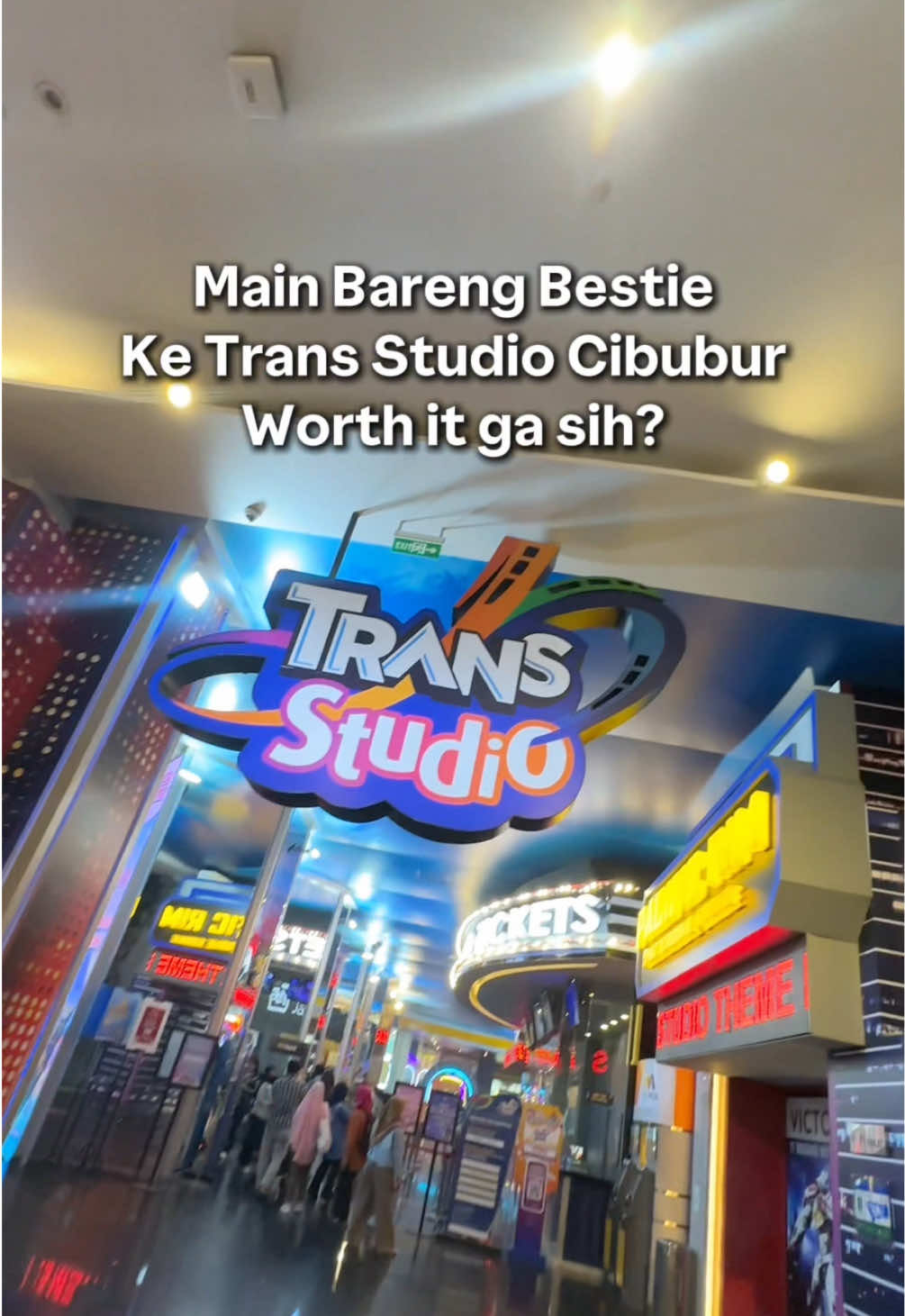 Worth it bgt dapet harga 100ribuan buat main seharian sm bestie di Trans Studio Cibubur! Beli tiketnya skrg, klik tag lokasi di video ini 🤩 #goacademyatraksisep #jelajahakhirpekan #healingbarengkeluarga #transstudiocibubur #wahanabermain 
