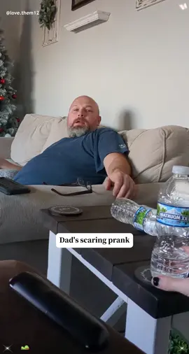 Deliberately making my dad angry.🤣🤣#makeyoulaugh #shorts #tiktok #prank #funny 
