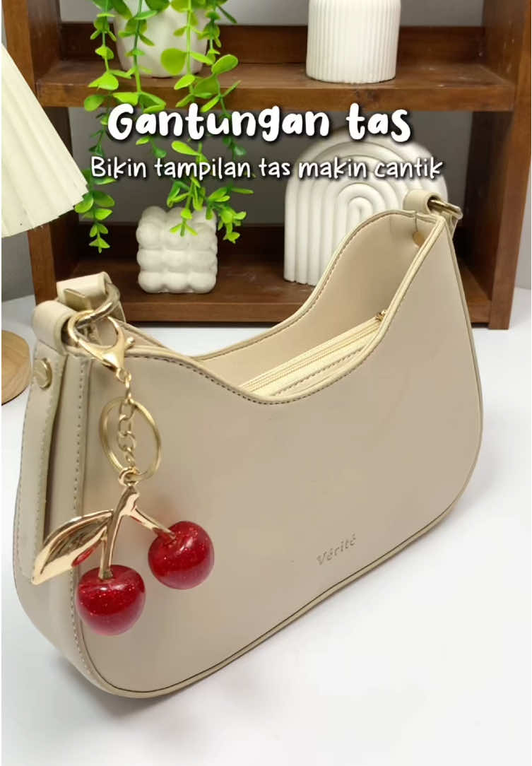 Lucu bgt kan #gantungankunci #bagcharm #gantungantas #cherry #fyp 