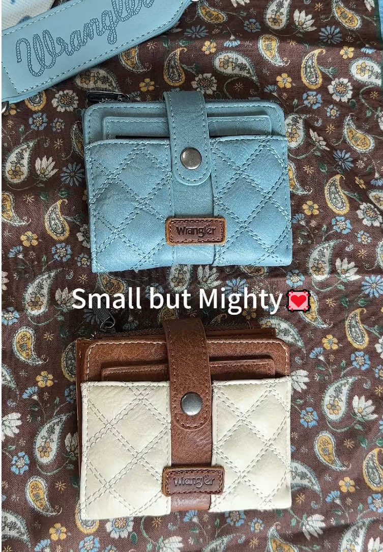 🩵🤎Compact, stylish & practical!✨The Wrangler Bifold Wallet keeps your cards and cash safe with a secure zipper design. Perfect for everyday use!💼 @Rustic Charm Bootic #WranglerWallet#EverydayEssential#TikTokMadeMeBuylt #BagTok #tiktok2025 
