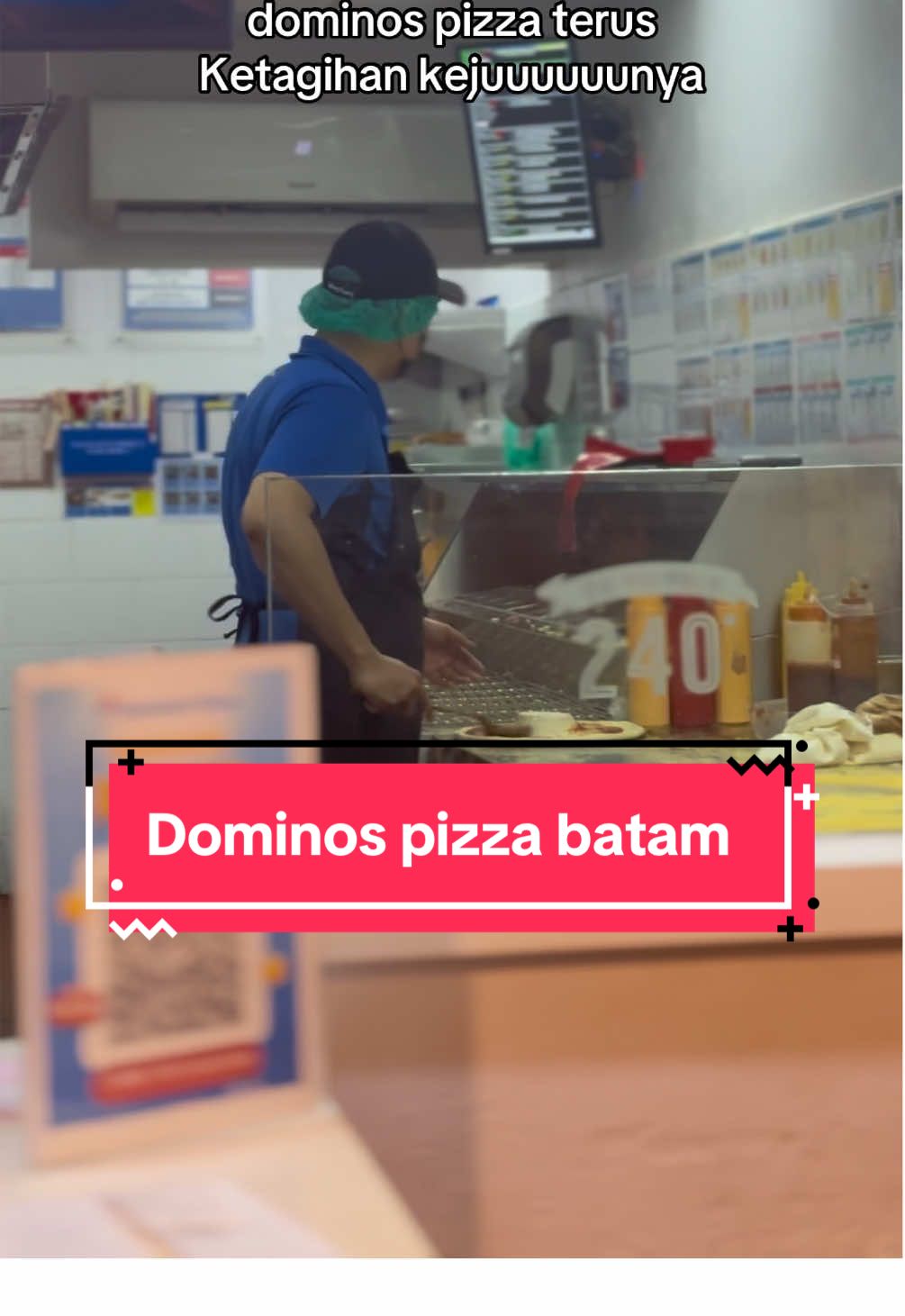 buy 1 get 1 , pizzanyaa juga fresh from oven. Cuma nunggu 20 menit aja .Tiktok selalu kasih potongan harga , cara belinya tinggal klik di tag lokasi video ini.dijamin murah di banding beli lansung ke outletnya. Dan vouchernya  jga bisa di klaim di banyak cabang, expired vouchernya juga lama . Kalau beli dominos pizza better dari tiktok aja guys dari pada lansung, lumayan banget selisih harganya . Bisa buat jajan lagi ,  #tiktokgo #dominos #dominospizza 