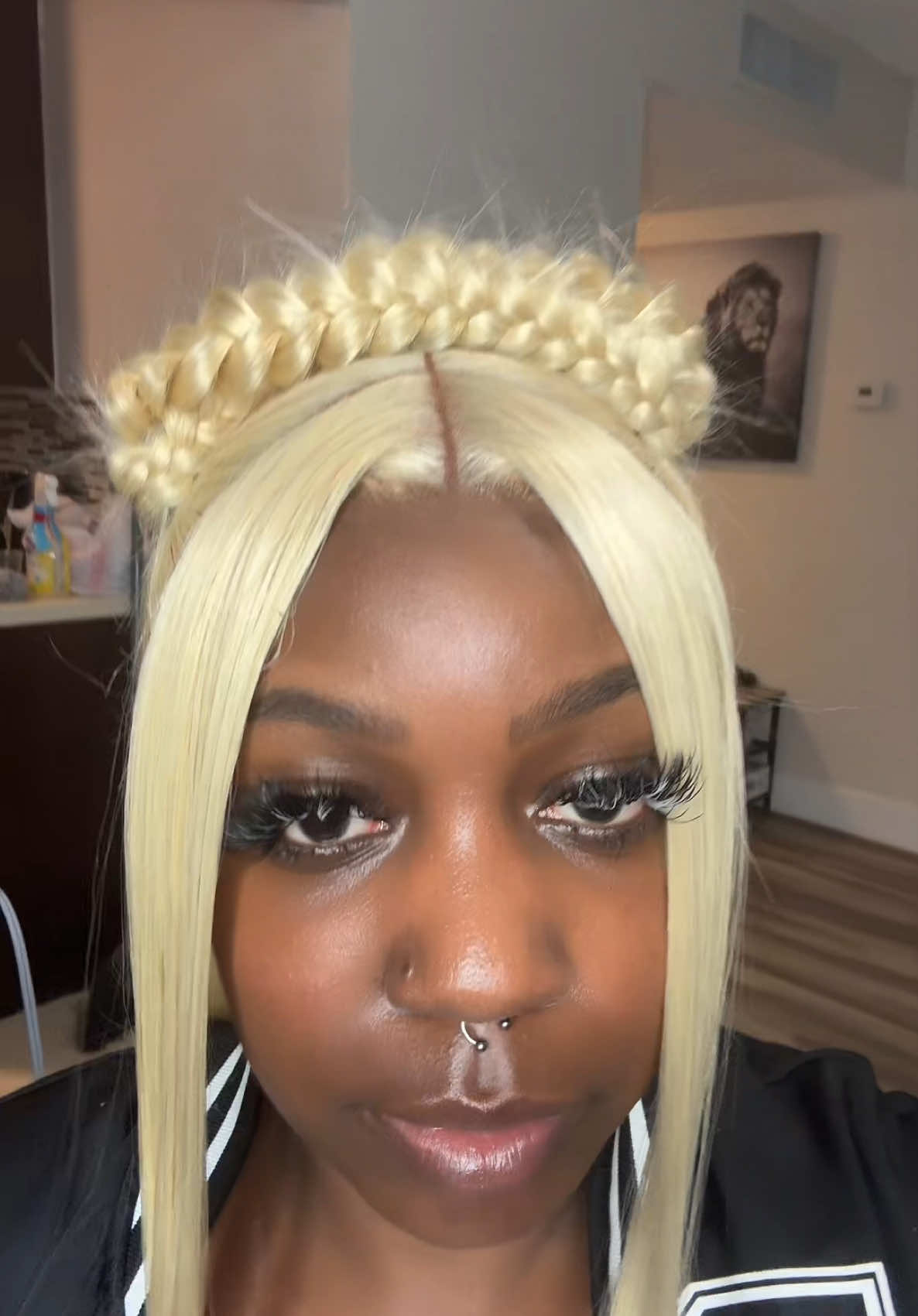 This blonde ate down so badddd🔥 my gworl @dejluxurybar on the install😍💇🏾‍♀️ CHECK HER OUT ON IG AS WELL!!! @DEJLUXURYBEAUTYBAR  #fyp #wiginstall #wigs #wig  