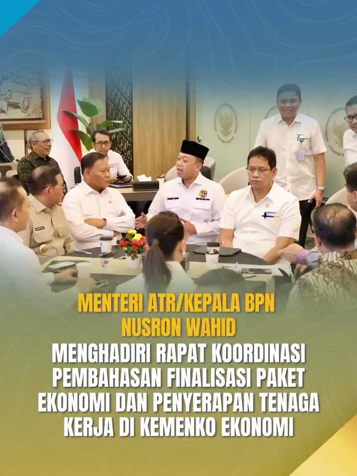 Halo #SobATRBPN, Menteri ATR/Kepala BPN, Nusron Wahid menghadiri Rapat Koordinasi Pembahasan Finalisasi Paket Ekonomi dan Penyerapan Tenaga Kerja bersama Kementerian Koordinator Bidang Perekonomian. Pada kesempatan ini, Menteri ATR/Kepala BPN menyampaikan terkait rencana Kementerian ATR/BPN dalam percepatan penyusunan Rencana Detail Tata Ruang (RDTR) untuk mendorong kemudahan izin berusaha. Simak selengkapnya pada video berikut ya, Sob☝🏼 Reposted from @kementerian.atrbpn #IndonesiaLengkap #ATRBPNKiniLebihBaik #ATRBPNMajudanModern #MelayaniProfesionalTerpercaya