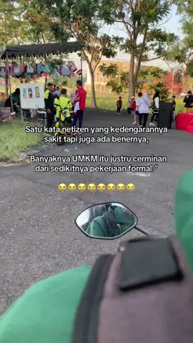 Gimana menurut kalian? Menurutku sih pemerintah jangan sampai lepas tangan. Karena banyak orang yang passionnya kerja kantoran, tapi karena lapangan kerja sedikit mereka beralih ke UMKM untuk survival mode. Akhirnya UMKM membludak, yang beli ngga ada. Biarlah yang punya UMKM itu memang orang-orang yang passionnya jualan. 🥲 #susukurmamymate #lapangankerja 