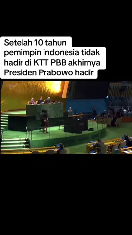 Setelah 10 tahun presiden RI absen pada KTT PBB kini presiden prabowo hadir dengan menjunjung atas nama kemanusiaan rakyat palestine, di depan para pemimpin dunia, presiden prabowo juga mengecam atas pelanggaran kemanusiaan yang terjadi di gaza palestine yang mengorbankan rakyat sipil yang terdiri dari orang tua bahkan anak-anak. Presiden prabowo menginginkan perdamaian antara 2 belak pihak makan dengan itu indonesia akan mengakui negara israel. #pbb #perdamaian #keadilan #indonesia🇮🇩 #ktt 