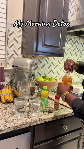This is my favorite morning detox. I like mine warmed. #detox #weightloss #healthylifestyle #detoxdrink @ZorgTok 