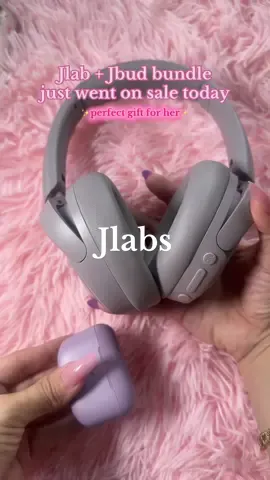 The battery life on these jlabs are what gets me every time! 🎧  amazing bundle deal right now for Christmas gifts 🫶🏼 #jlab #jlabheadphones #noisecancellingheadphones #christmasgiftideas #giftforher 