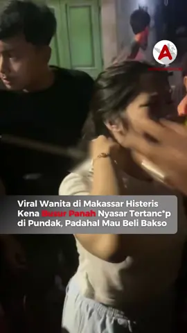 Viral Wanita di Makassar Histeris Kena Busur Nyasar Tertanc*p di Pundak Sebuah video mendadak viral di media sosial memperlihatkan seorang wanita histeris setelah terkena busur nyasar di kawasan Jalan Lembo, Makassar, Sulawesi Selatan. Dalam rekaman itu, wanita berkaus putih terlihat panik karena anak panah menancap di bagian pundaknya. Keterangan video menyebutkan: 