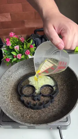 COOLEST WAY TO FRY AN EGG