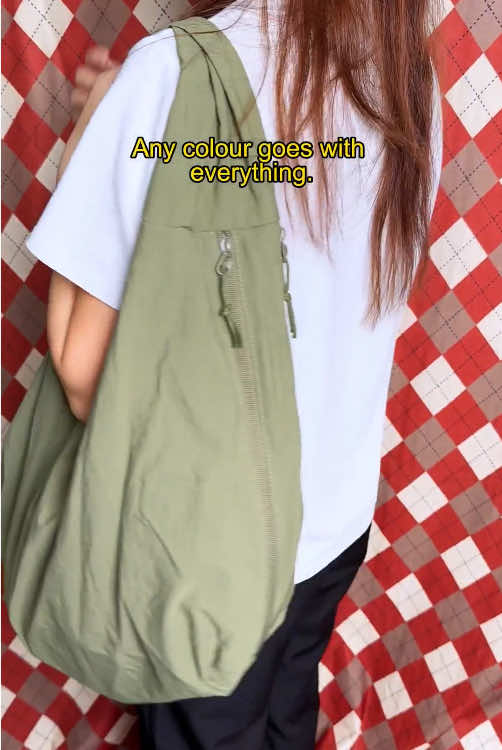 Can be carried for commuting, school, and travel, versatile and has multiple pockets for storage🍂😍👜 #tiktokshoprestock #fallfreshness #viralproducts #fallfreshness #holidaygiftguide 