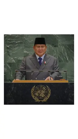 Presiden Prabowo dengan tegas menyampaikan sikap Indonesia terkait Palestina saat berpidato di High-level International Conference on the Peaceful Settlement of the Question of Palestine and the Implementation of Two-State Solution di United Nations General Assembly Building, Manhattan. Presiden Prabowo menekankan, penghentian segera tragedi kemanusiaan di Gaza dan menegaskan komitmen Indonesia terhadap solusi dua negara sebagai jalan menuju perdamaian. Presiden Prabowo juga menyampaikan, bahwa setiap negara harus mengakhiri kebencian dan ketakutan, serta mengedepankan perdamaian antar sesama manusia. #prabowo 