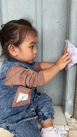 mau buat perahu kertas 😁 #toddler #babyboy #mainankertas #fyp #fyppppppppppppppppppppppp 