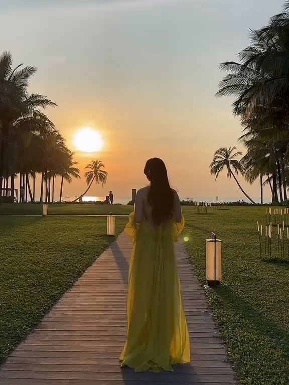 Ai cũng yêu một bông hồng, nhưng để yêu một chiếc lá thì hẳn là có rất nhiều tình cảm  Yêu cái đẹp là điều bình thường, nhưng yêu những điều bình thường lại là một điều rất đẹp đẽ