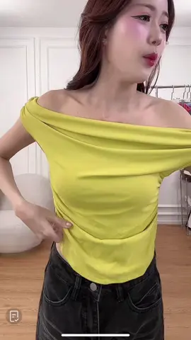 Tamie Top เสื้อปาดไหล่จับจีบข้าง @papitchaya.thana@papitchaya.thana #atipashop 