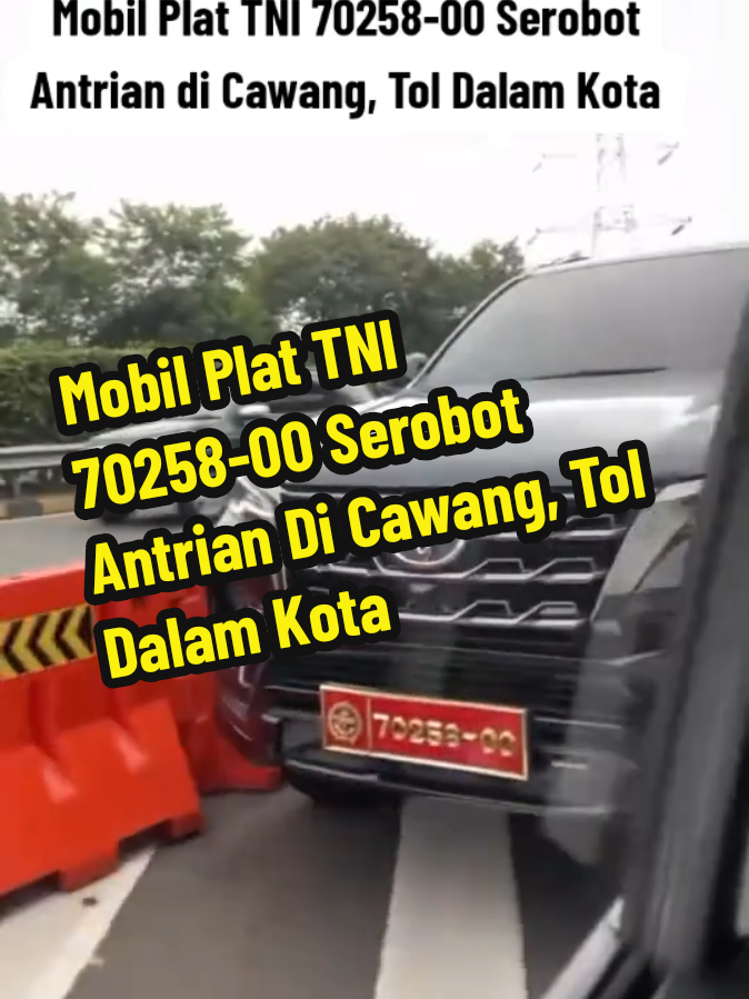 Pada Sabtu, 20 September 2025, dilaporkan mobil plat TNI 70258-00 menyerobot antrian di Cawang, arah Tol Dalam Kota.  #toldalamkota #cawang  ----- Ikuti akun kami untuk update informasi terkini Jakarta dan sekitarnya ----- 📹 : ig via dashcamindonesia