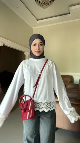 Happy bgt nemu kaos ada detail renda nya, gemashhh😍✨ #longsleeve #longsleevetshirt #kaoscombed #outfitinspo #atasanwanita 