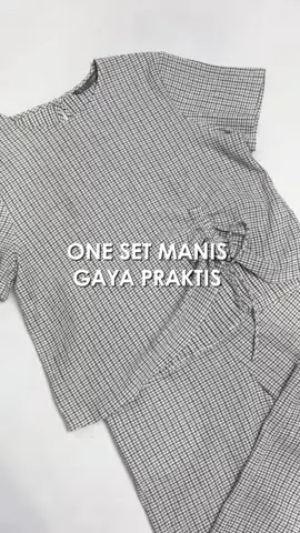Buat kamu yang suka tampil rapi tapi tetap nyaman, set ini jawabannya! Mix antara simpel + stylish, cocok dipakai dari kerja sampai hangout.😍 #fyp #minimalstyle #iwearminimal #minimaloutfit 