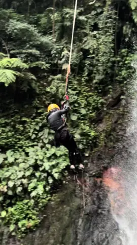 Ropejump thecanyoneering curug ngumpet halimun salak waterffal space🤟 Infobooking #/detailtrip⬇️ 📱 0855‑6420‑2556‬ #thecanyoneering #curugngumpet #ropejump #ropejumping #ropejumprope #ropejumpbogor #ropejumpingbogor #lewatberanda #reels 