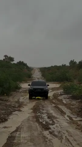 black mamba🙌#toyotahilux #halfway #landcruiser_v8 #toyota 