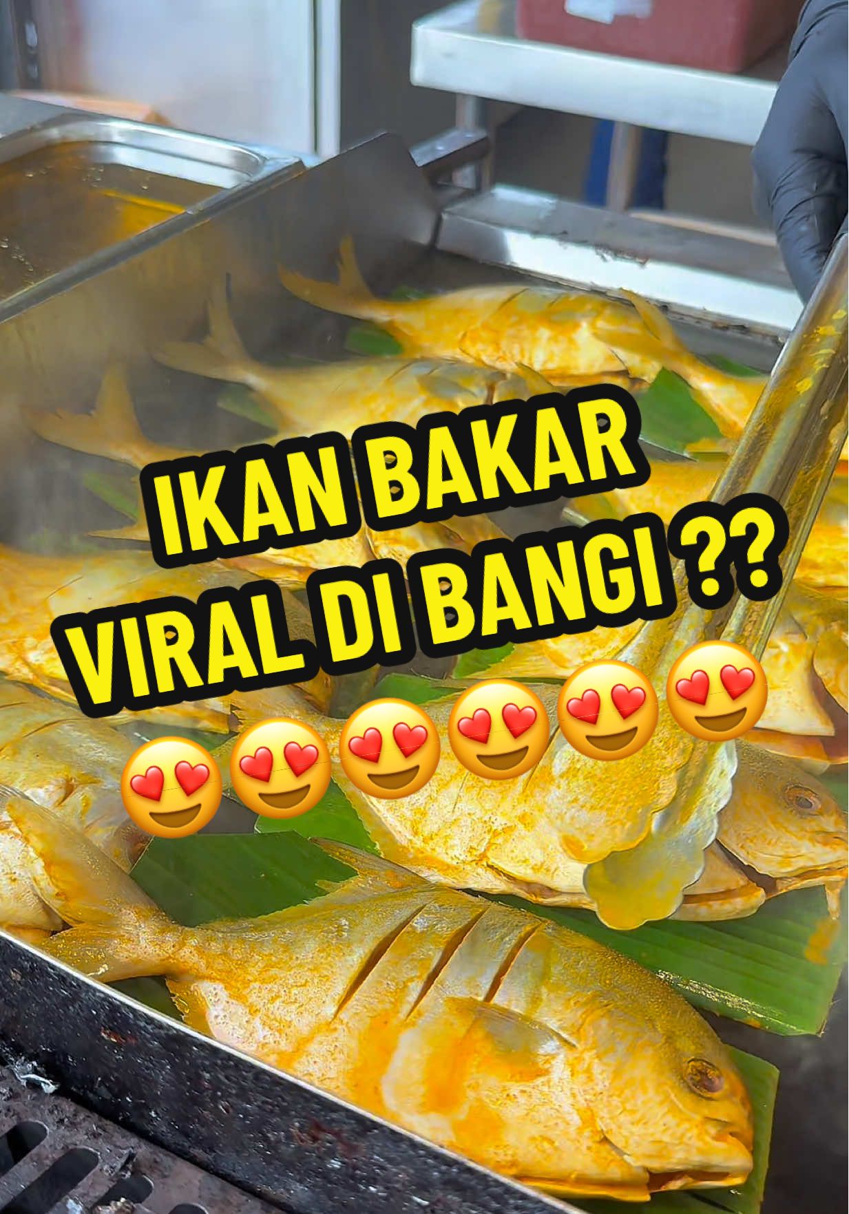 Mencari ikan bakar dia area Bangi ? 🤔 Jom ! Waze sahaja Restoran Mak Kimbong, Seksyen 4 Bandar Baru Bangi. Restoran yang terkenal dengan menu ikan bakar lebih dari 10 tahun. 😍❤️ #fyp #fyp~ #foryou #trending #trendingvideo         