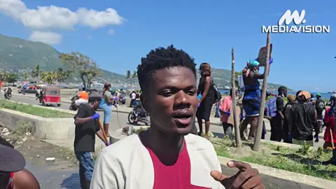 « Lameri Okap kanpe anfas inisyativ yon gwoup jèn pran pou ranmanse fatra nan vil la»  sin’ vle kwè deklarasyon jounalis kiltitèl  TI ZO LE Spécimen ki te vin kore inisyativ la.  Jounalis la  pa mete dlo mete dlo nan bouch li pou kritike otorite minisipal li di k’ap fè politik ak dosye fatra a nan vil la.  Li pwofite eksplike ki rezon ki fè Anie Alerte pat’ prezan nan lari a jan sa te anonse. #news #okap #fatra ‪@T-Zo Le Spécimen ‬ #politik #viral @Ville du Cap-Haïtien 