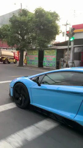 pure sound v12 6,5lt n/a. hidden sultan living in sumber 🦦🦦🦦 btw ownernya humbel bgt dibolehin buntutin ampe kelar#aventador #surakarta24jam #lamborghiniaventador 