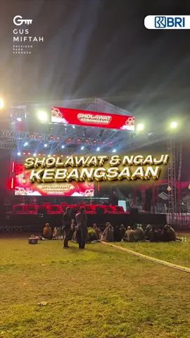 Semalam, Lapangan Asri Bumiayu penuh 🌙✨ Dari anak kecil, remaja, hingga orang tua, semua larut dalam sholawat dan tawa bersama. Terima kasih Brebes, kalian bukan hanya hadir, tapi juga menghadirkan cinta dan kebersamaan yang luar biasa. Sampai jumpa lagi, insyaAllah di momen indah berikutnya🤍 @Gus Miftah @Cak Percil  #brebes #bumiayu #gusmiftah #cakpercil #almunsyiders #sholawatkebangsaan #gemamerahputih 