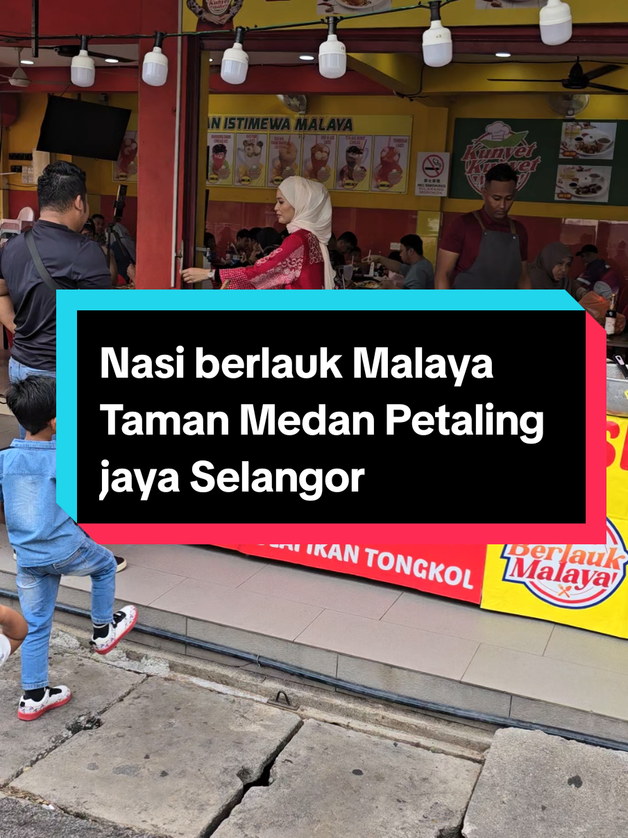 Selamat datang ke Nasi Berlauk Malaya Taman Medan  Petaling Jaya dan Nasi Berlauk Malaya Puchong Permai. Kami menyediakan pelbagai hidangan istimewa Pantai Timur seperti nasi dagang, nasi kerabu, gulai ayam, gulai daging, gulai kuning, gulai kambing, kerutuk itik, lontong Malaya, bihun Malaya, aneka kuih tradisional dan moden.  Dibuka setiap hari dari jam 6.30 pagi hingga 12.00 tengahari. Jemput semua datang dan rasai sendiri kelazatan masakan kami! #NasiBerlaukMalaya  #NasiKerabuMalaya  #NasiDagangMalaya  #LontongMalaya  #KuihMuihMalaya 
