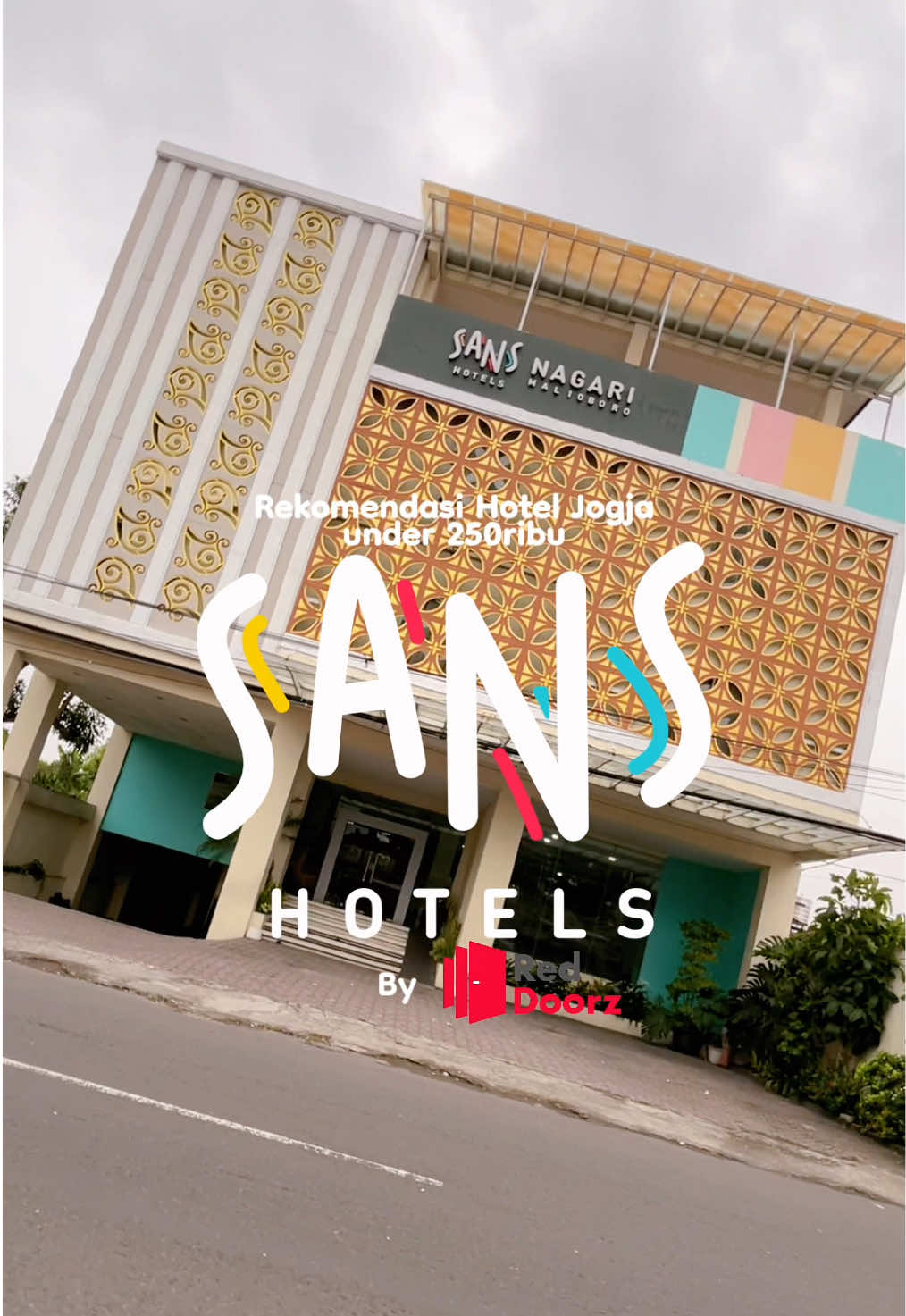 Hotel Di Jogja Dekat Malioboro! Jalan kaki 3 menit ke pusat oleh-oleh bakpia, 5 Menit jalan kaki ke Nol KM! Yg pasti dekat sgn stasiun Tugu juga yaa~ cara bookingnya: 1.Install Aplikasi #RedDoorz 2.Search “SANS HOTEL NAGARI MALIOBORO” 3.Sebelum Payment pastikan masukkan kode “YUKNGINEP” biar dapat diskon tambahan! 4.Enjoy Jogja Jangan lupa join RedClub buat nikmatin benefit lain😎 #HotelJogja #berkeSANS #BukaSemuaPintu #staycat10nonline 