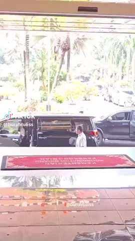 tetap tersenyum biarpun di katakan sombong.😁 semangat pak #purbayudhisadewa 