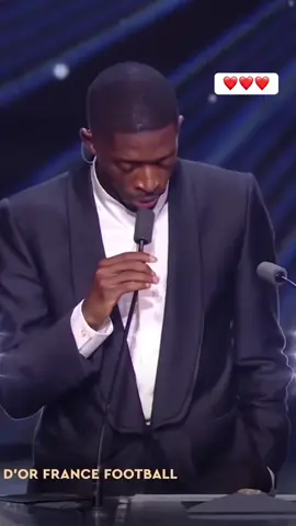 #Ousmane Dembélé en larmes, après avoir remporté le Ballon d'Or 2025 #ballondor2023 