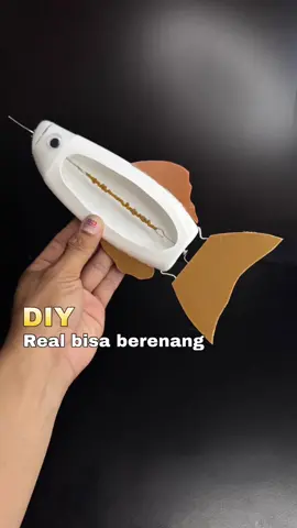 diy mainan unik ikan berenang dari botol dan karet bekas #toys #idebarangbekas #creative #mainan #unik 